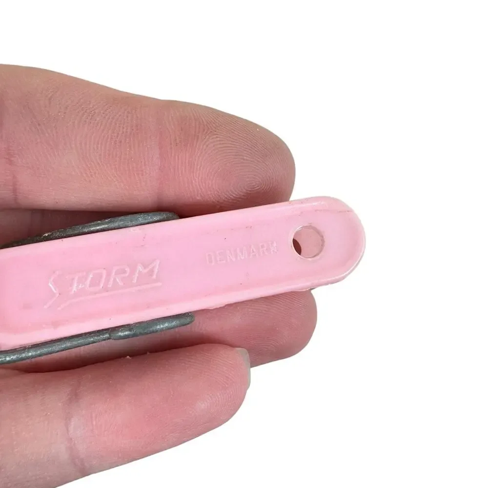 Vintage Storm‎ Pale Pink Plastic Clothes Pin Metal Spring